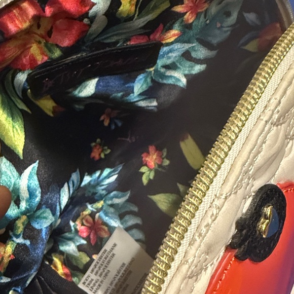 Betsey Johnson Kitsch Crab Cosmetic Bag Coral Multi BM18780 NWOT - Picture 7 of 7